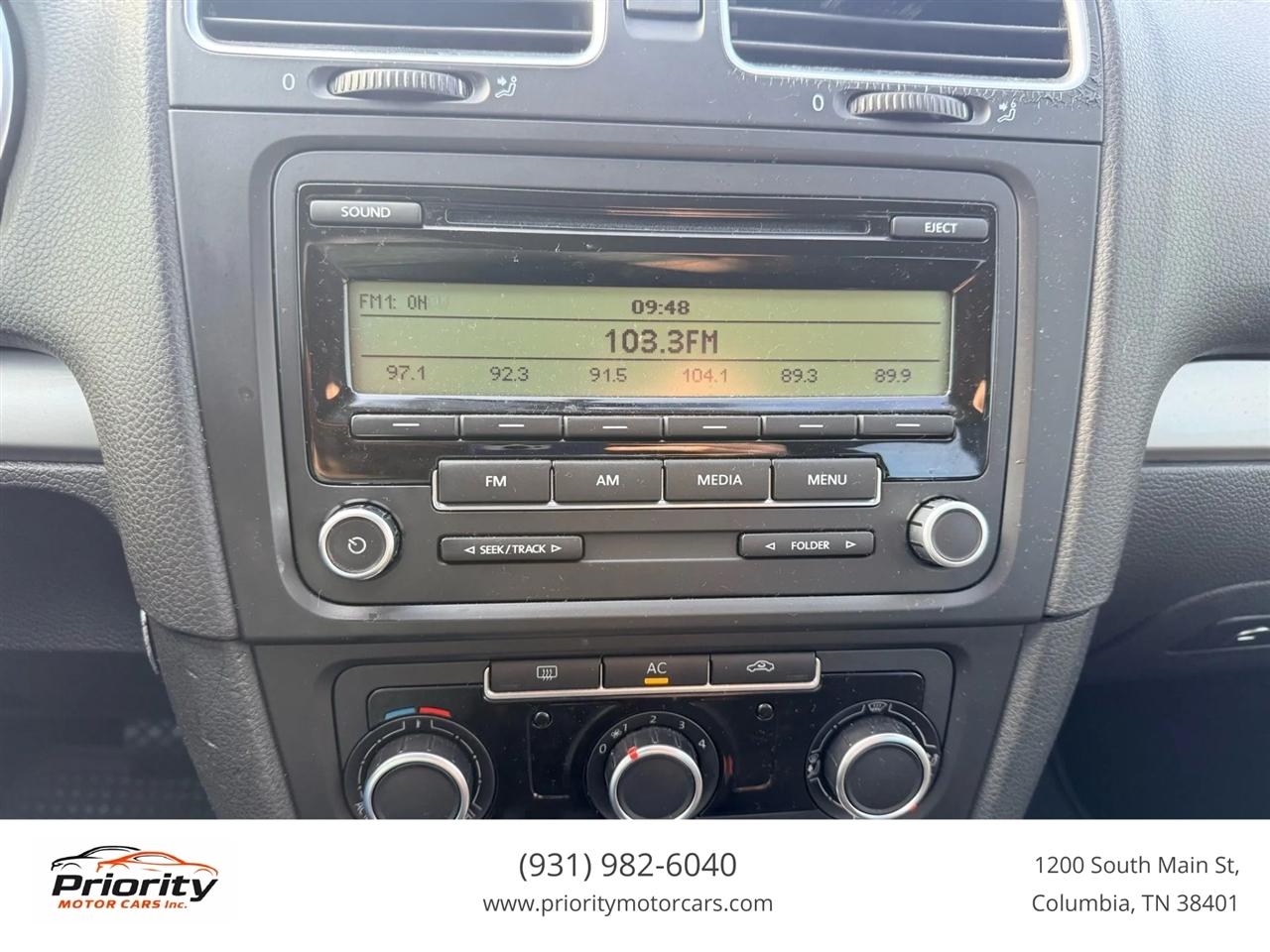 Volkswagen Golf 2.5L 4-Door 2011