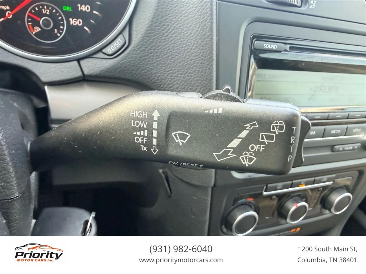 Volkswagen Golf 2.5L 4-Door 2011