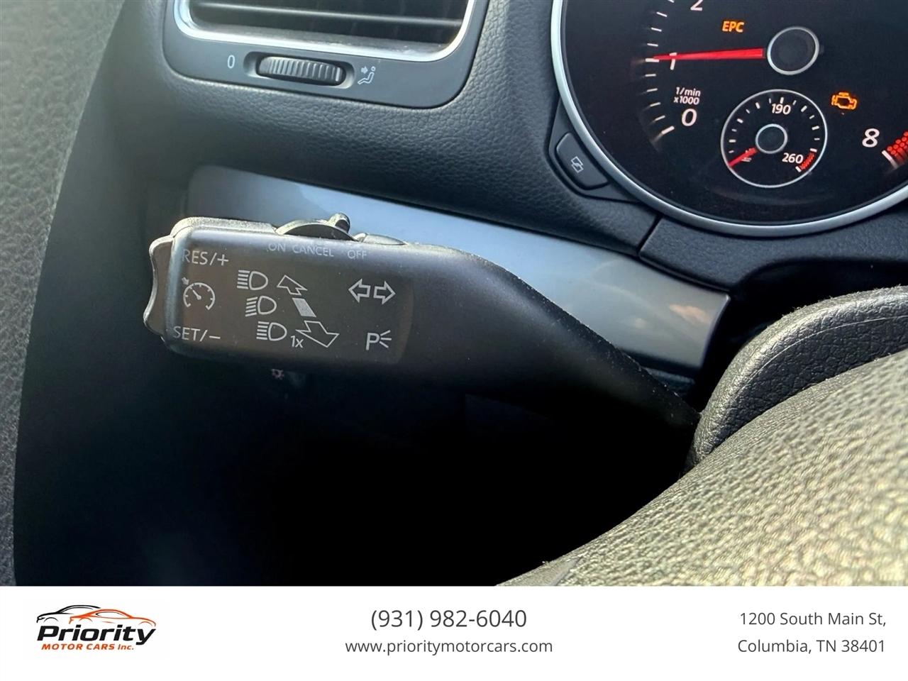 Volkswagen Golf 2.5L 4-Door 2011