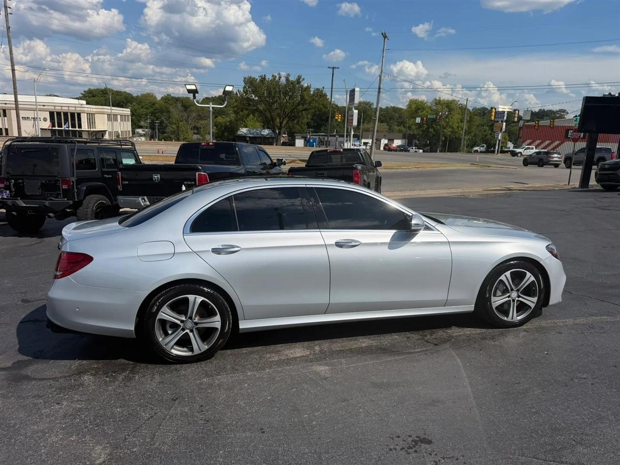 Mercedes-Benz E-Class E300 Luxury 4MATIC Sedan 2017