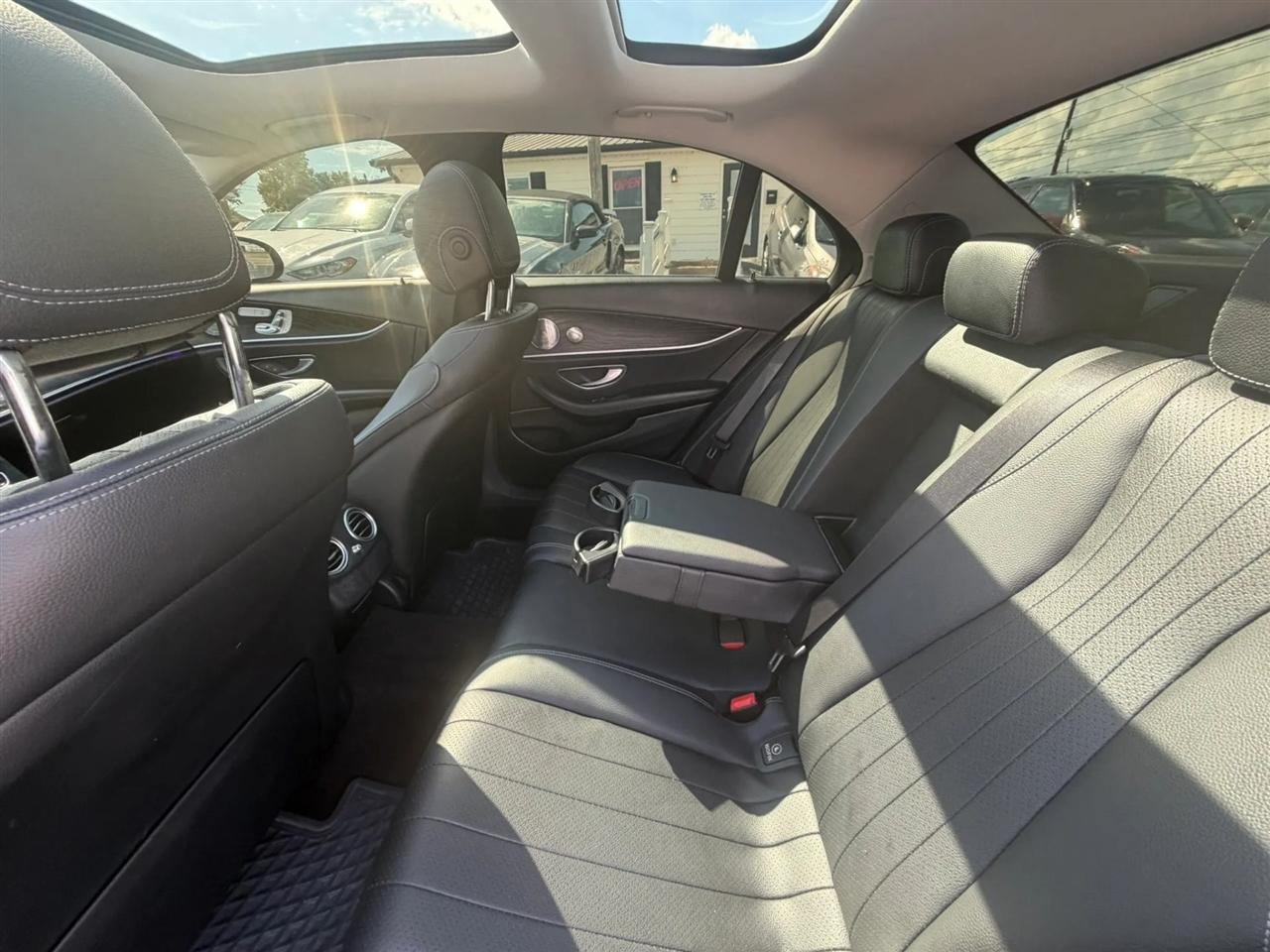 Mercedes-Benz E-Class E300 Luxury 4MATIC Sedan 2017