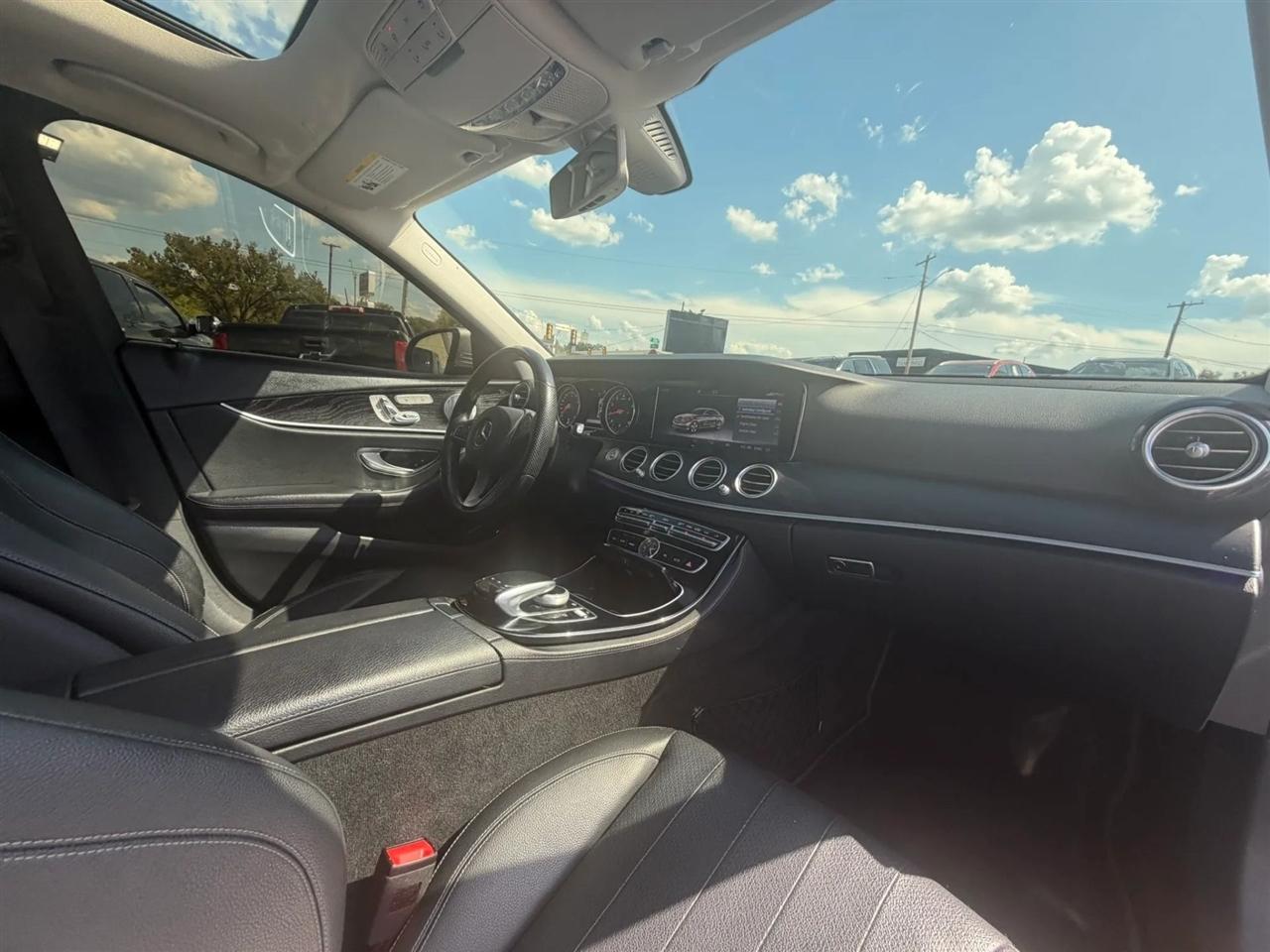 Mercedes-Benz E-Class E300 Luxury 4MATIC Sedan 2017