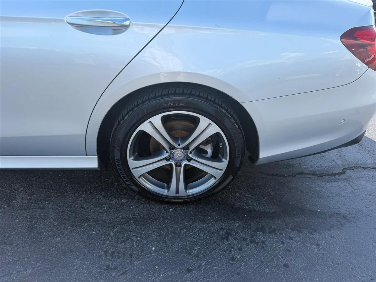Mercedes-Benz E-Class E300 Luxury 4MATIC Sedan 2017