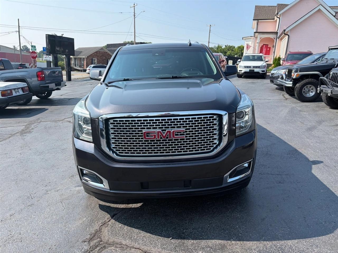 GMC Yukon Denali 4WD 2017