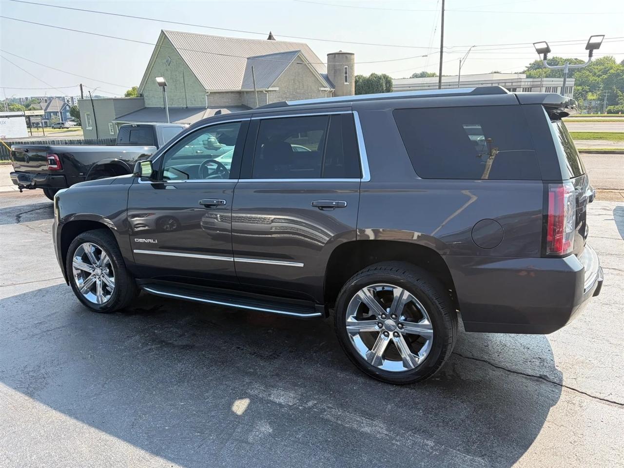 GMC Yukon Denali 4WD 2017
