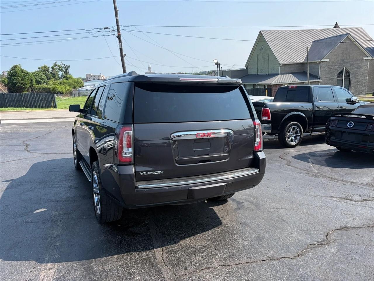 GMC Yukon Denali 4WD 2017