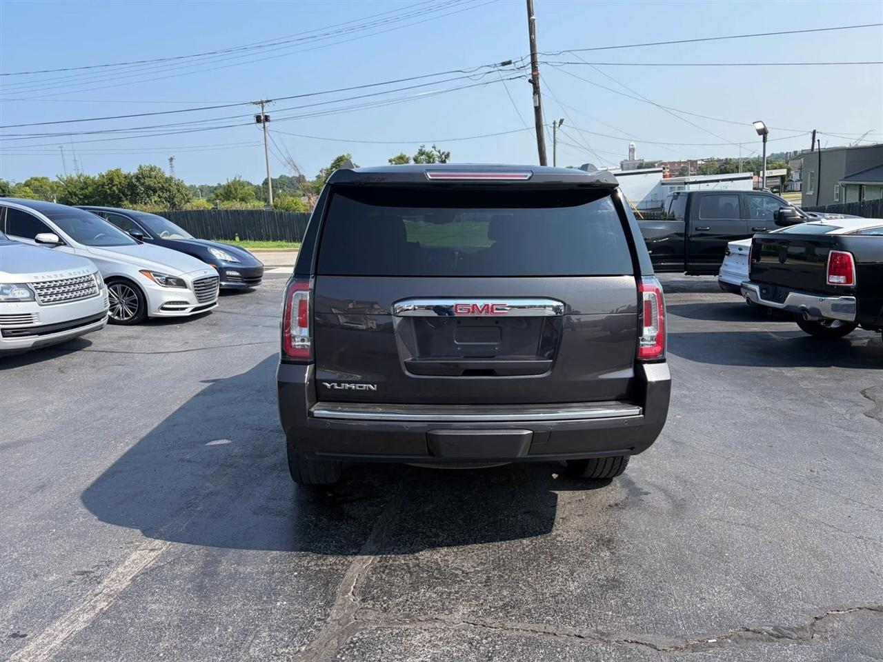 GMC Yukon Denali 4WD 2017
