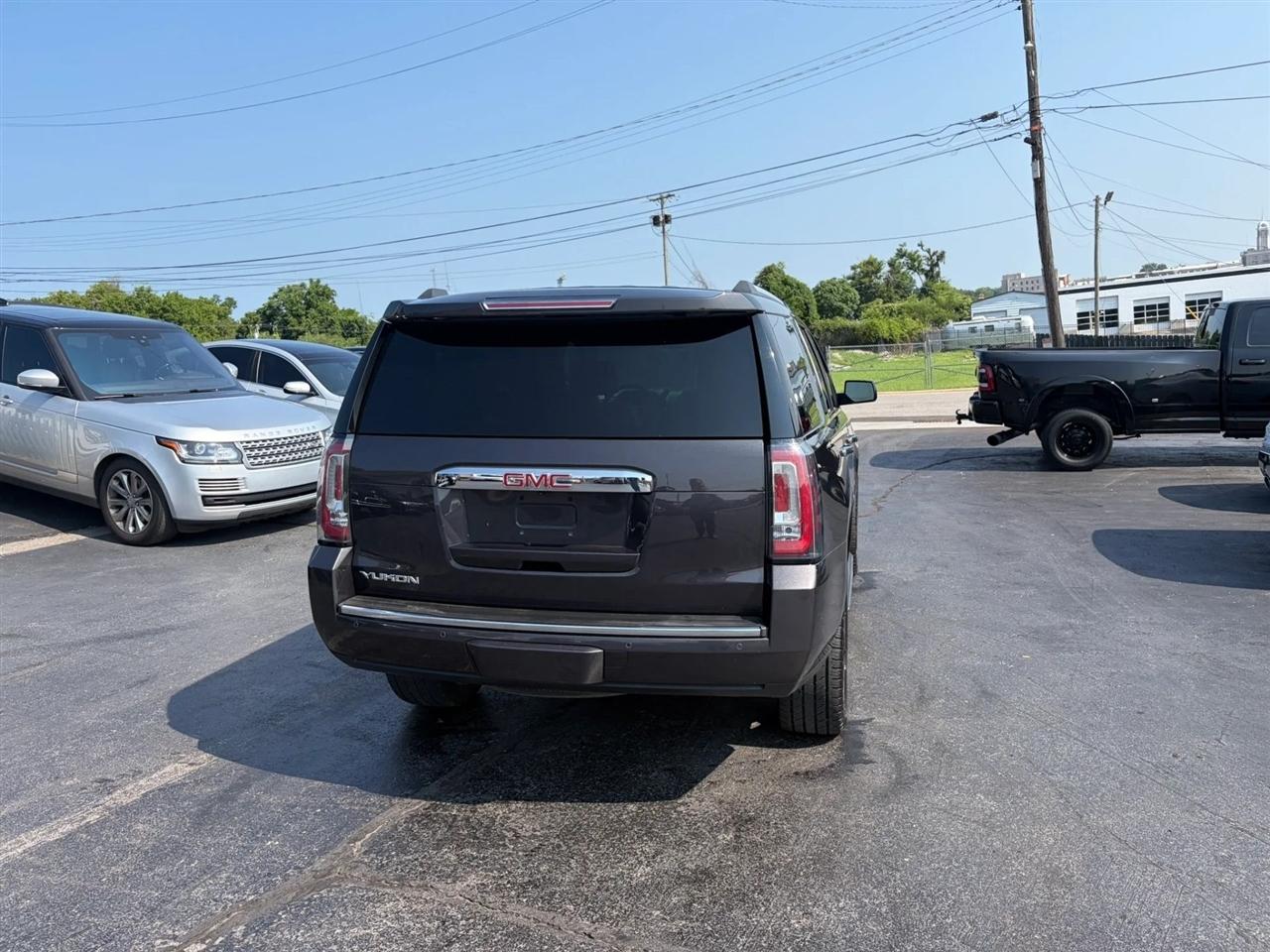 GMC Yukon Denali 4WD 2017