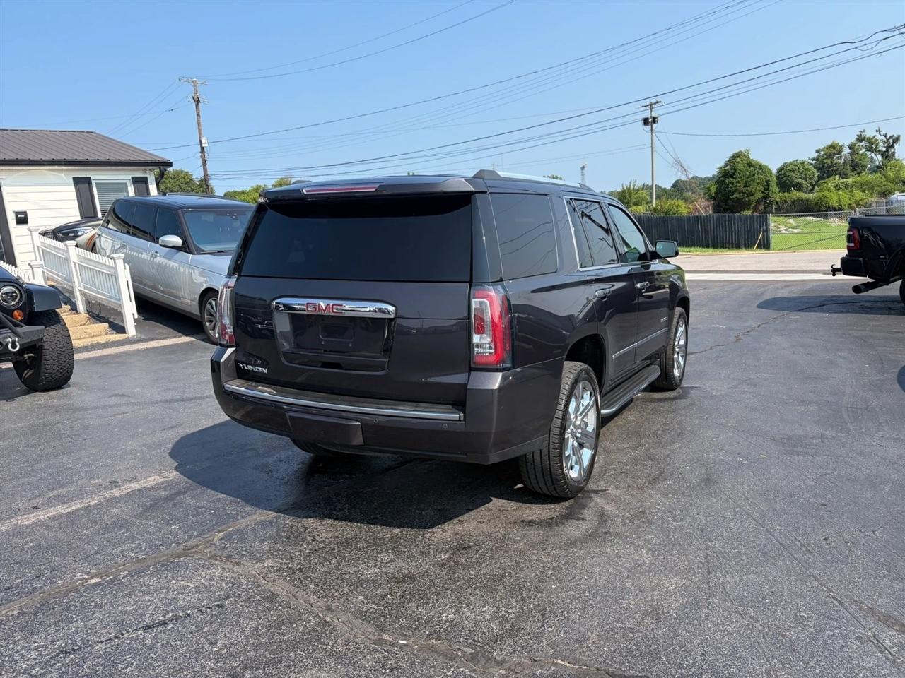 GMC Yukon Denali 4WD 2017