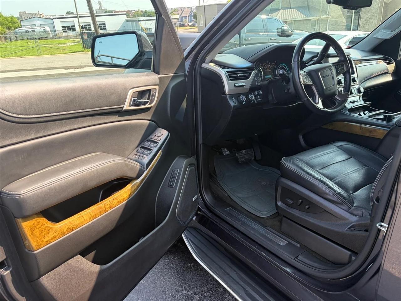 GMC Yukon Denali 4WD 2017