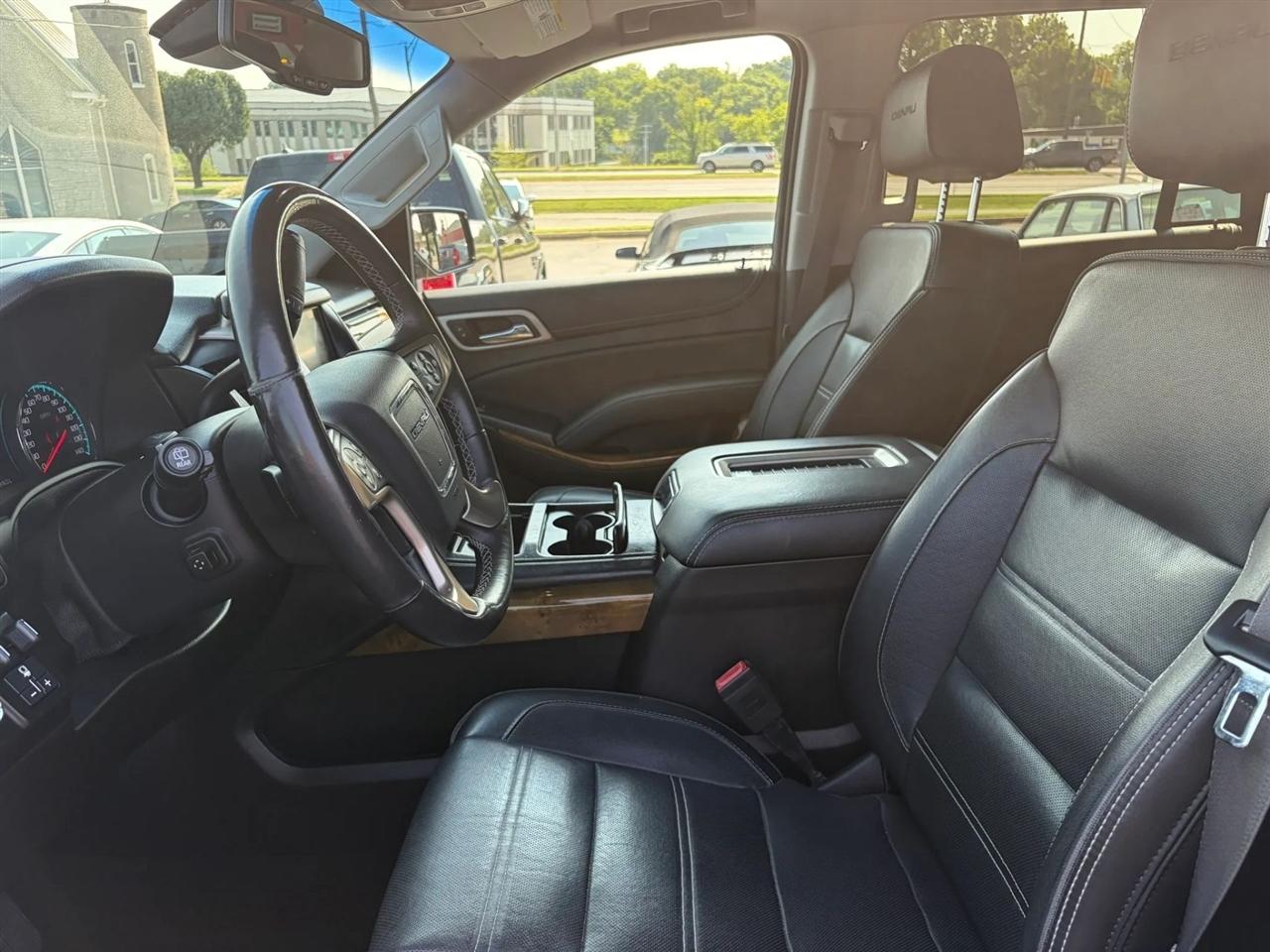 GMC Yukon Denali 4WD 2017