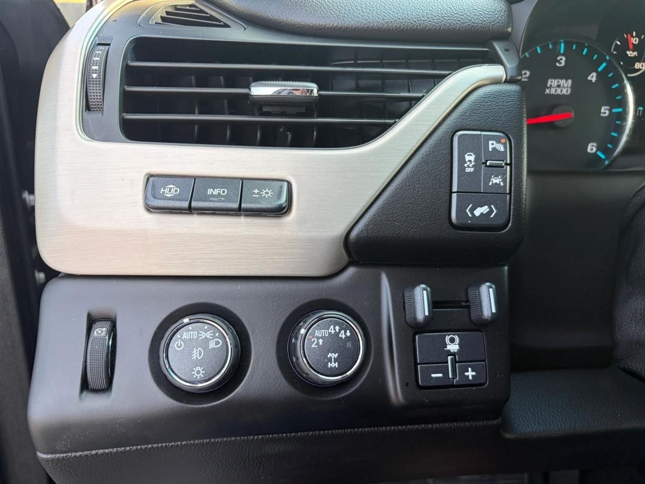 GMC Yukon Denali 4WD 2017