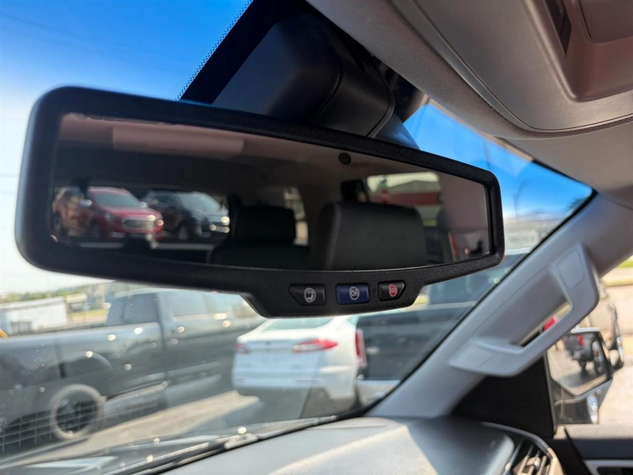 GMC Yukon Denali 4WD 2017