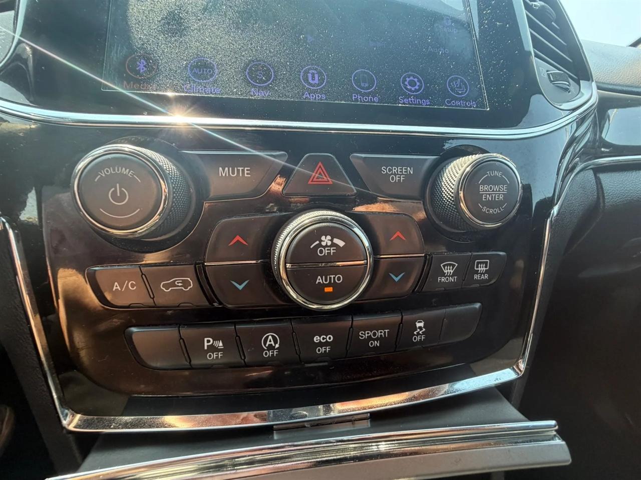 Jeep Grand Cherokee Overland 2WD 2020