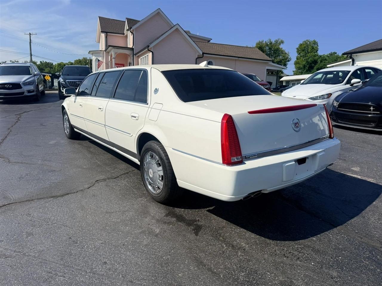 Cadillac Limousine Base 2009