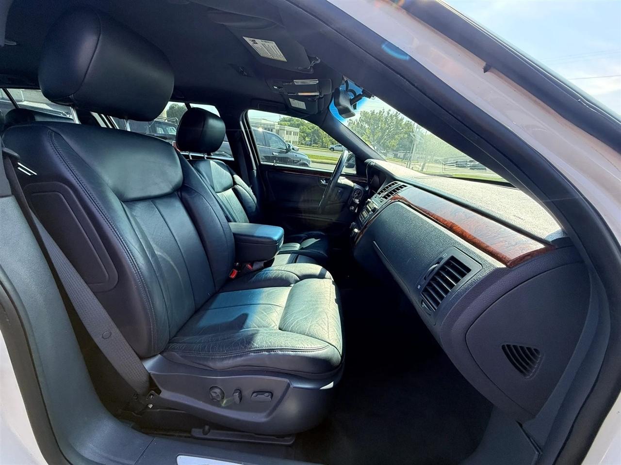 Cadillac Limousine Base 2009