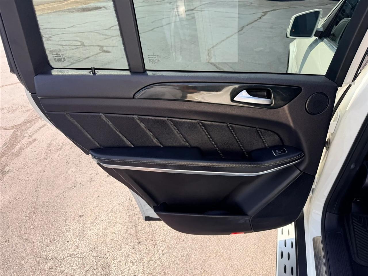 Mercedes-Benz GL-Class GL550 4MATIC 2016