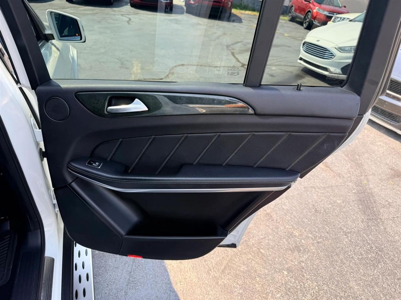Mercedes-Benz GL-Class GL550 4MATIC 2016