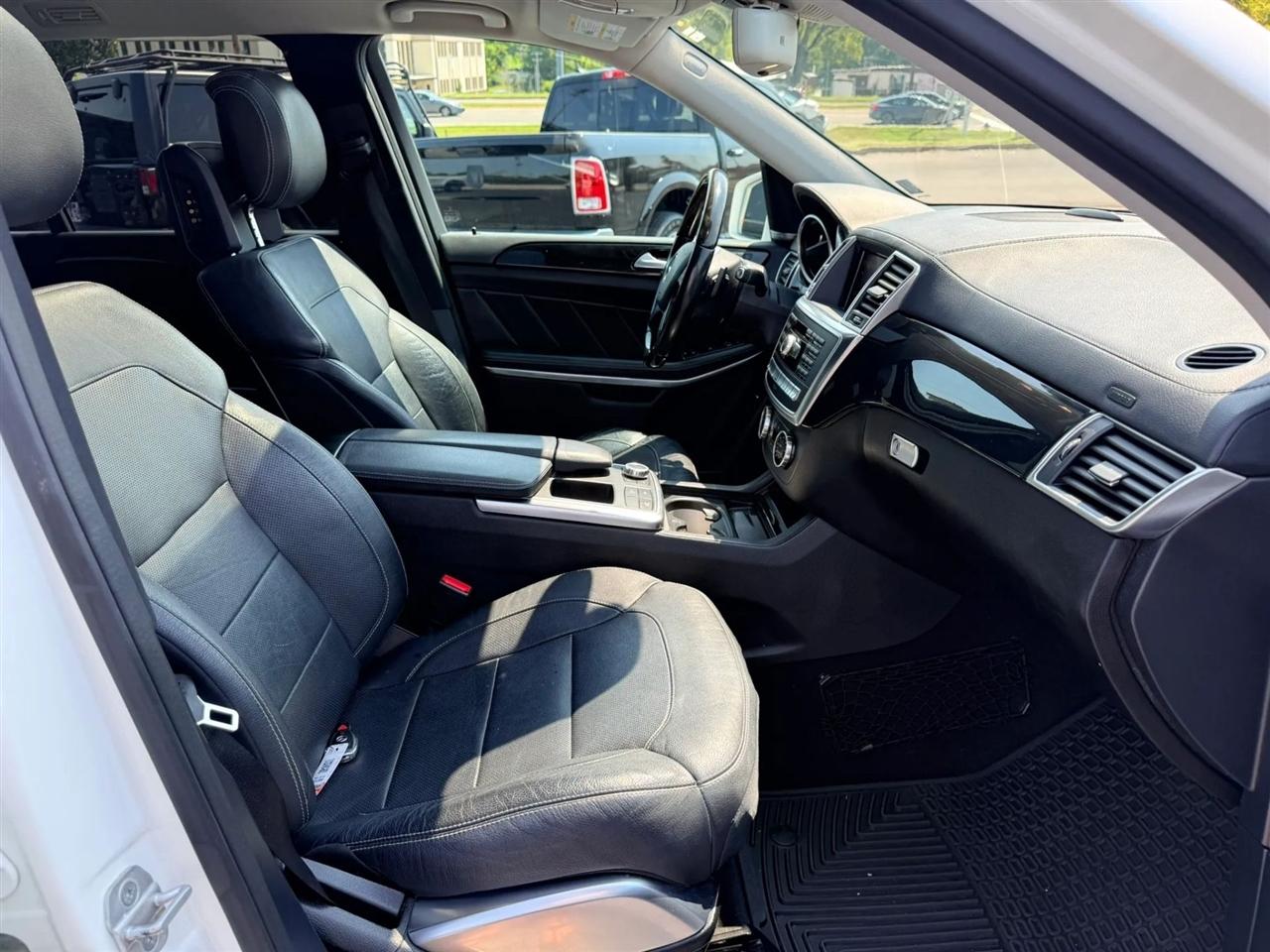 Mercedes-Benz GL-Class GL550 4MATIC 2016