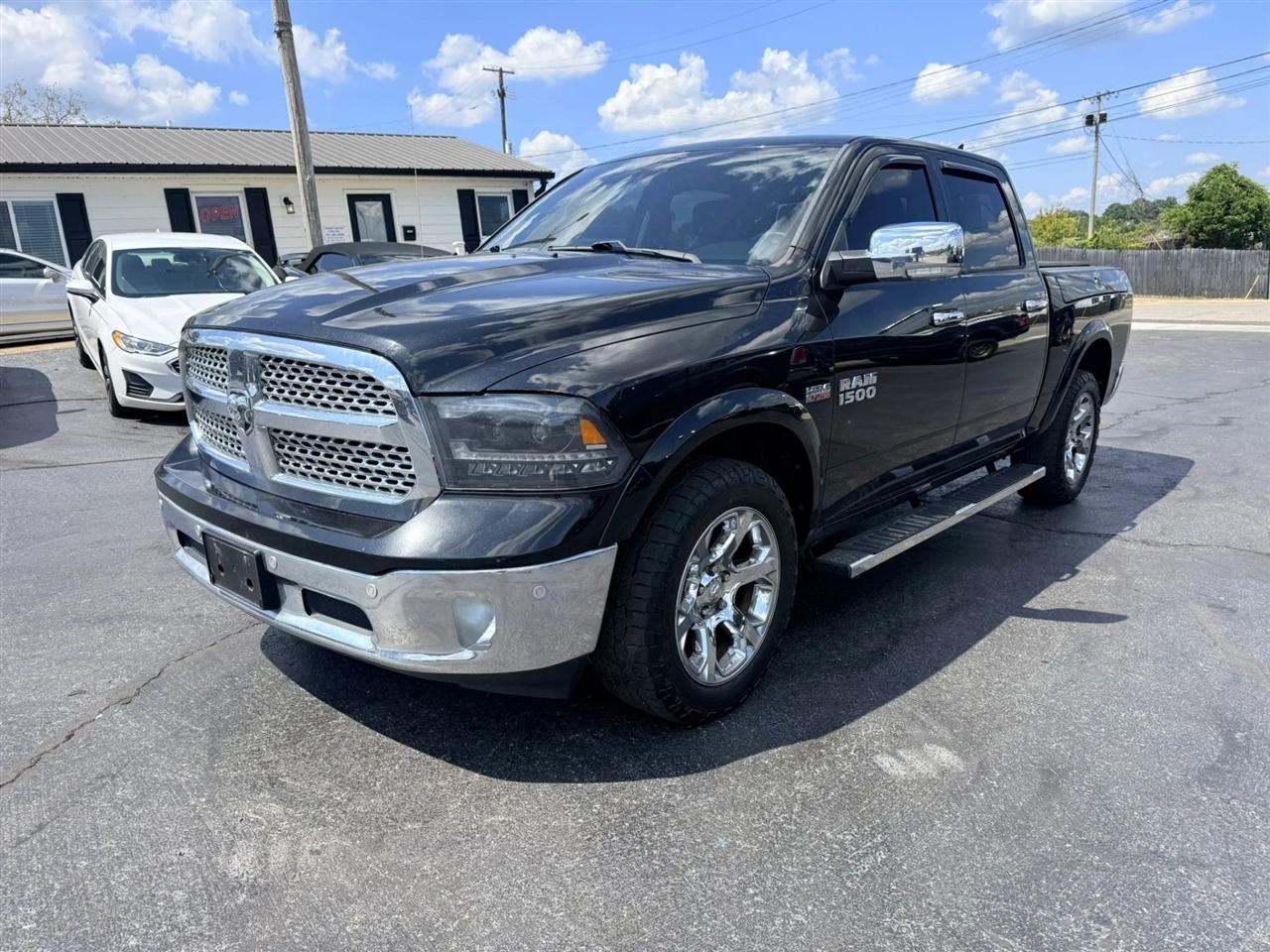 2018 RAM 1500 Laramie Crew Cab SWB 4WD