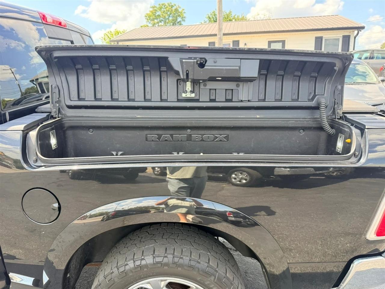 RAM 1500 Laramie Crew Cab SWB 4WD 2018