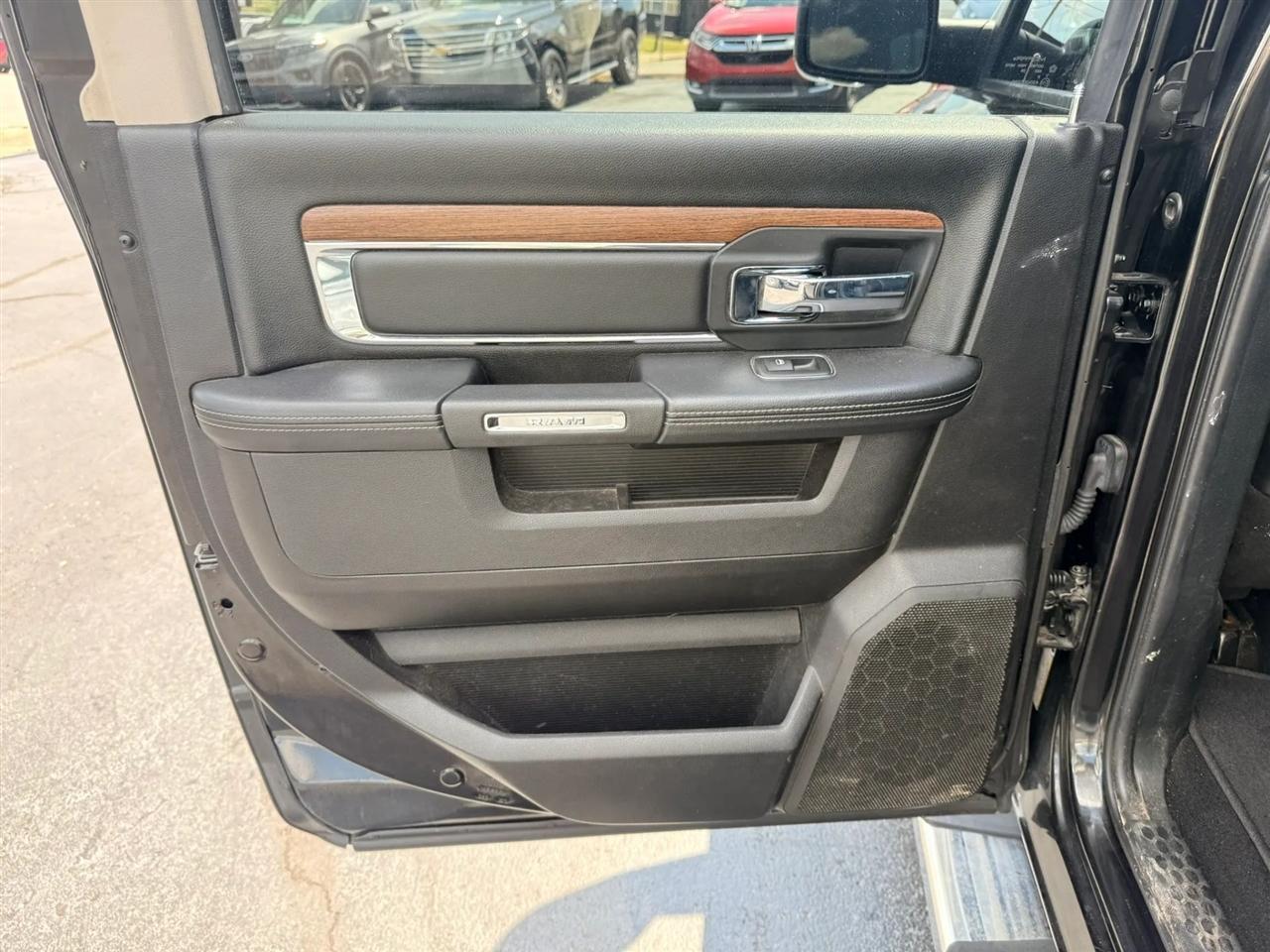 RAM 1500 Laramie Crew Cab SWB 4WD 2018