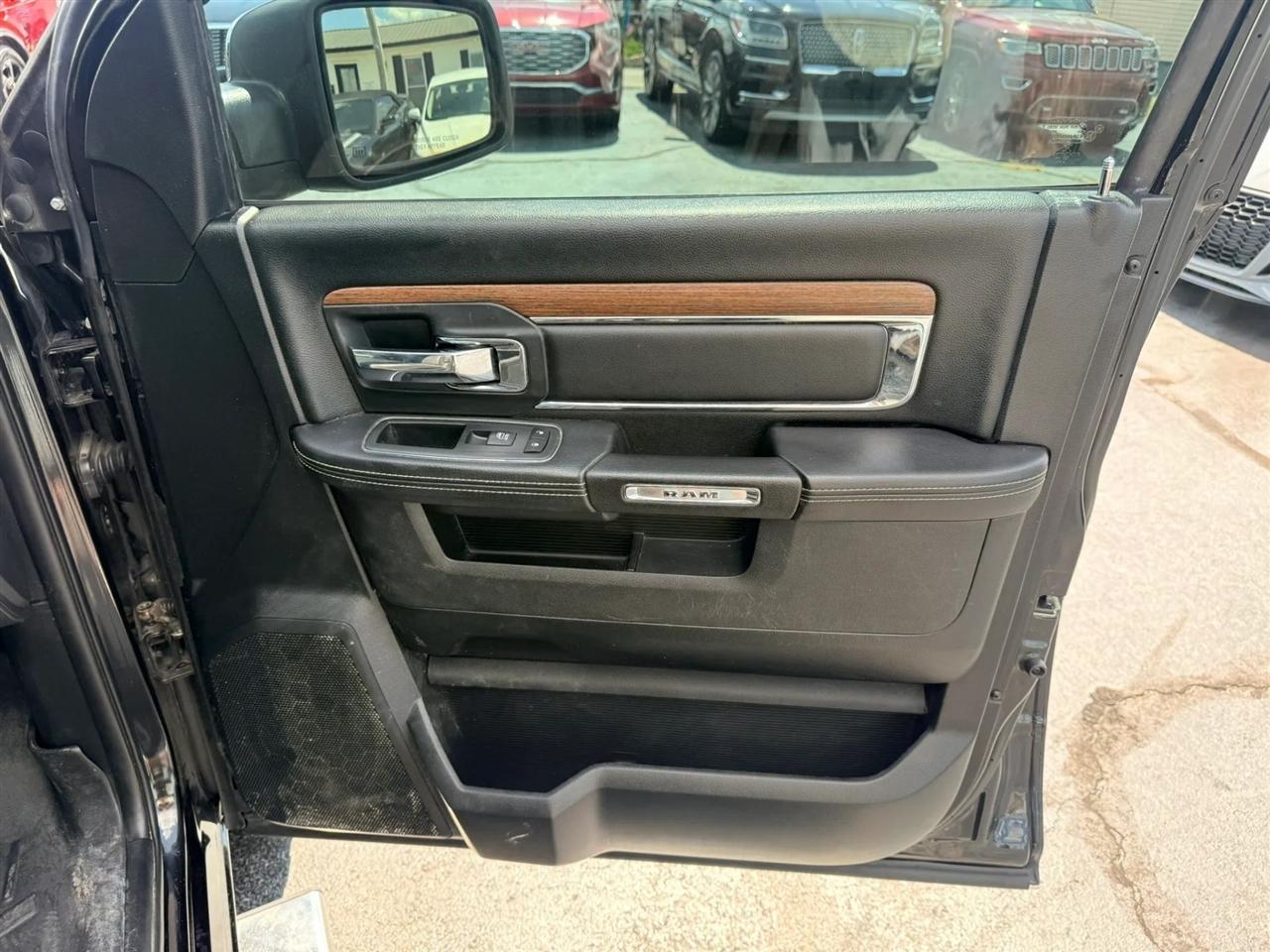 RAM 1500 Laramie Crew Cab SWB 4WD 2018