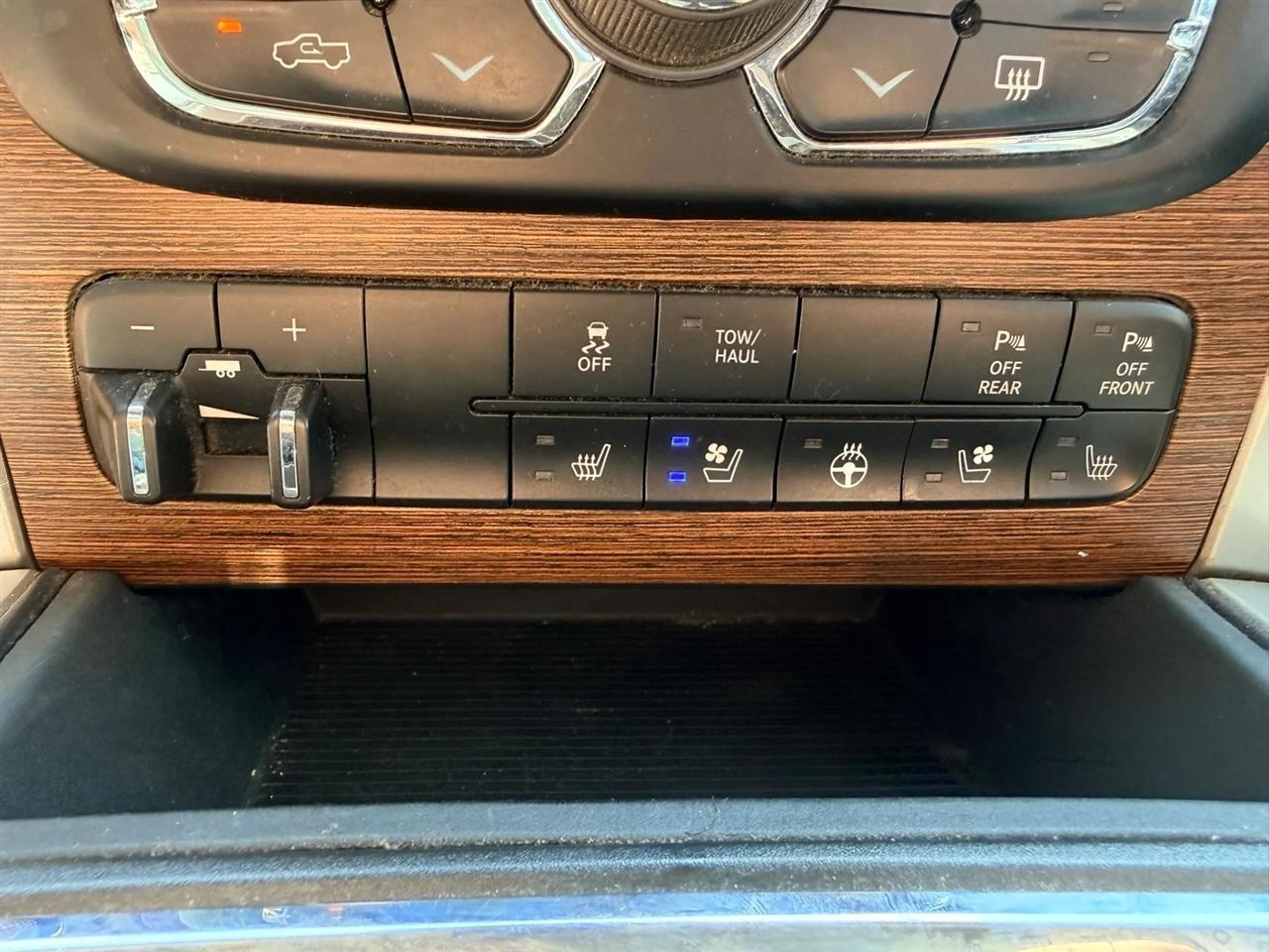 RAM 1500 Laramie Crew Cab SWB 4WD 2018