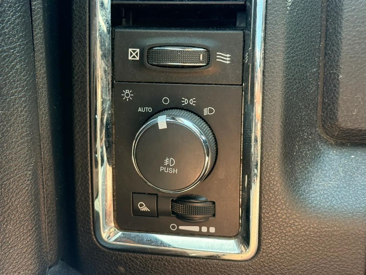 RAM 1500 Laramie Crew Cab SWB 4WD 2018
