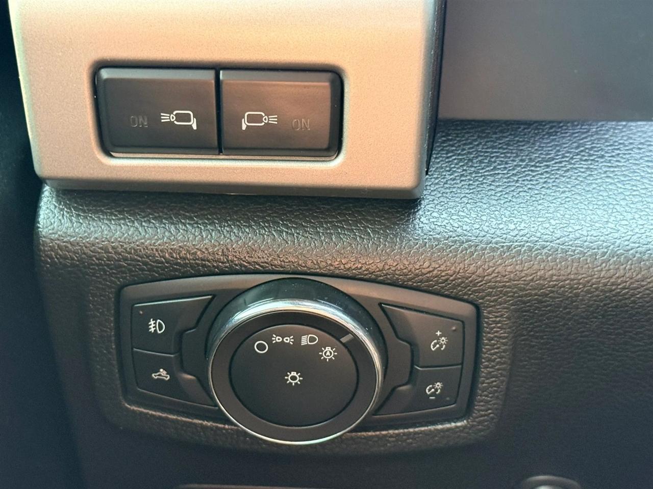 Ford F-150 Lariat SuperCrew 5.5-ft. Bed 4WD 2015