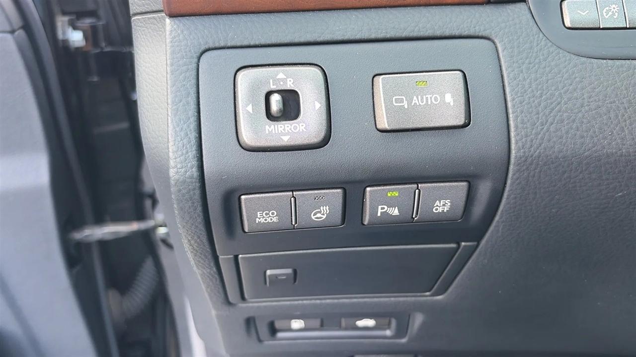 Lexus LS 460 Luxury Sedan 2012