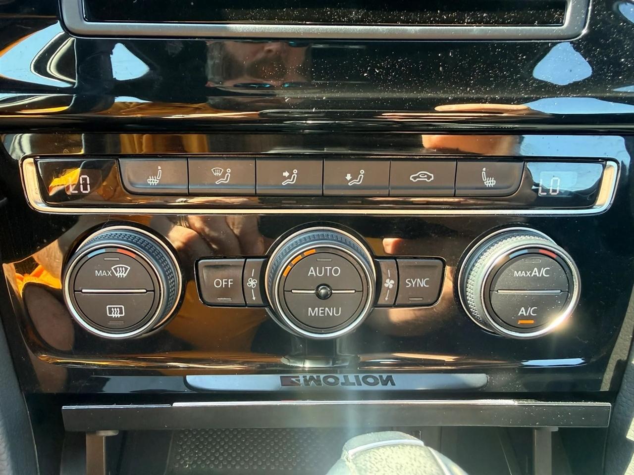 Volkswagen Golf R DCS and Navigation 6A 2017