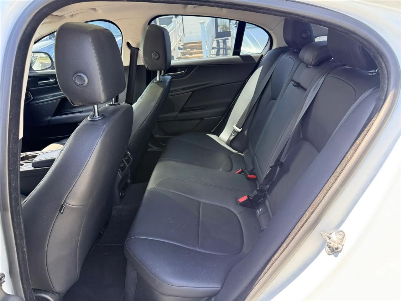 Jaguar XE 35t Premium AWD 2017
