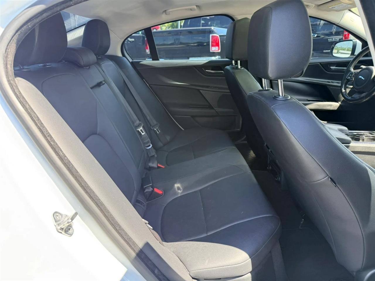 Jaguar XE 35t Premium AWD 2017