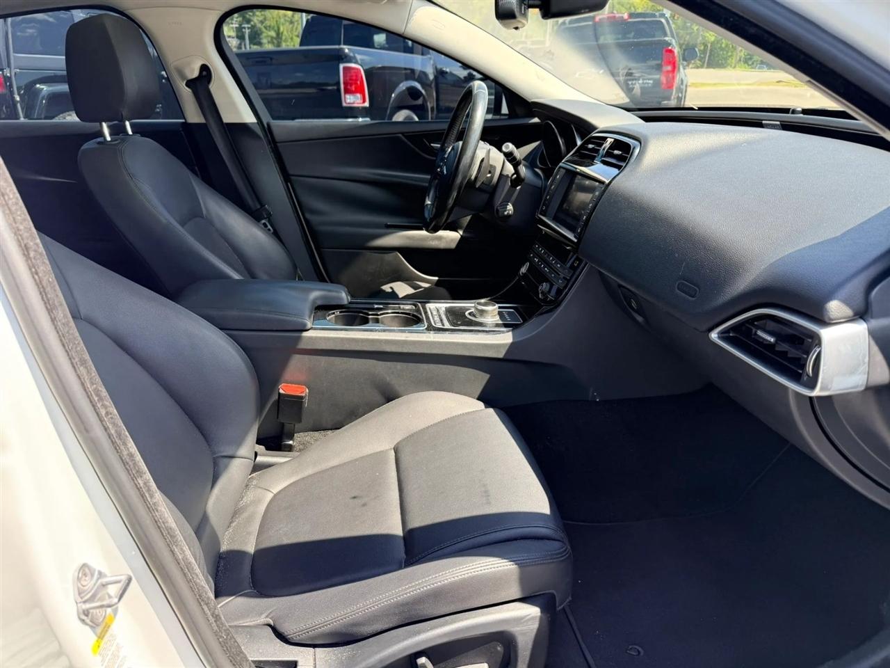 Jaguar XE 35t Premium AWD 2017