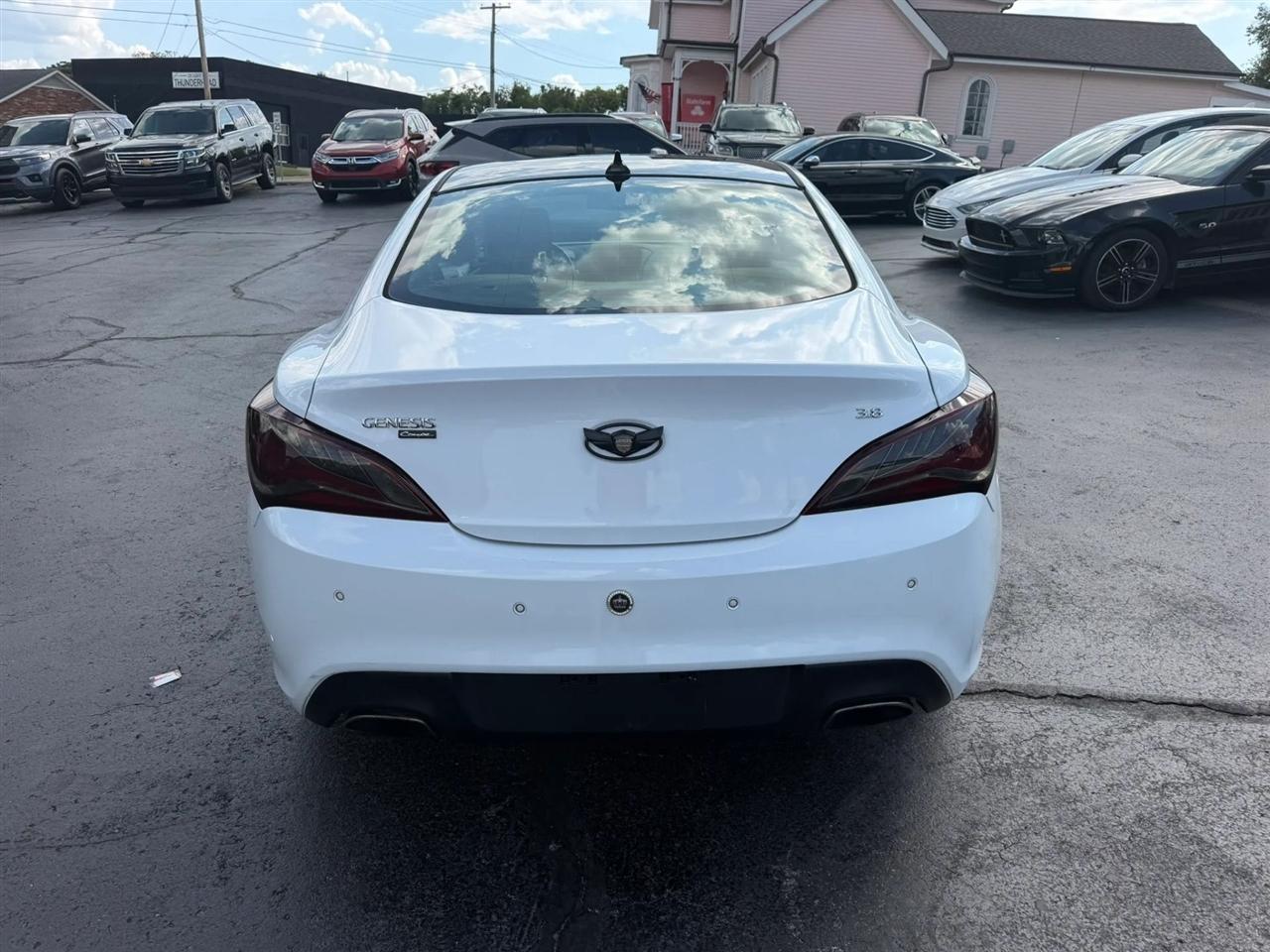 Hyundai Genesis Coupe 3.8 Grand Touring 8AT 2014
