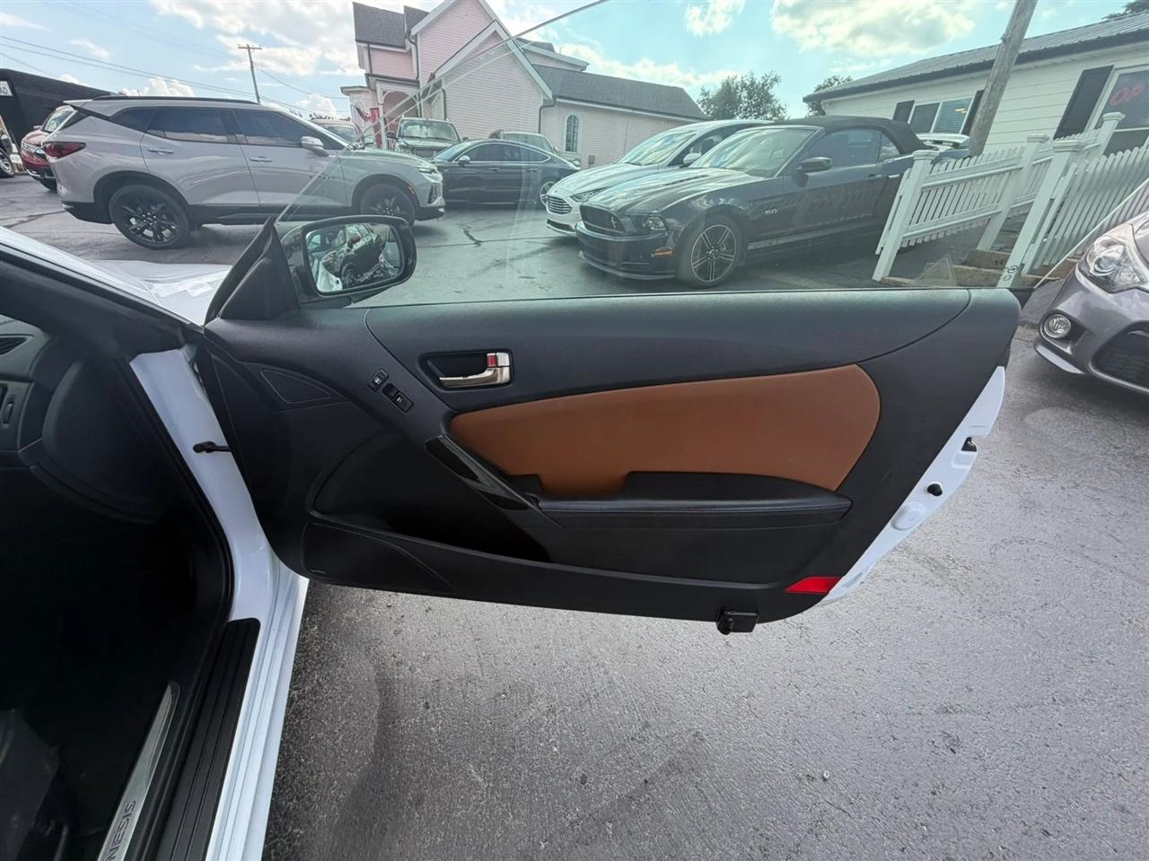 Hyundai Genesis Coupe 3.8 Grand Touring 8AT 2014