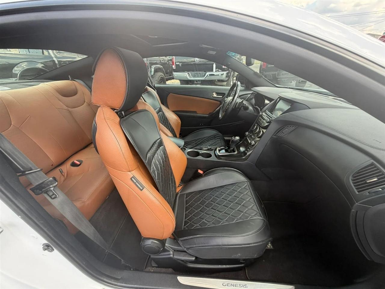 Hyundai Genesis Coupe 3.8 Grand Touring 8AT 2014
