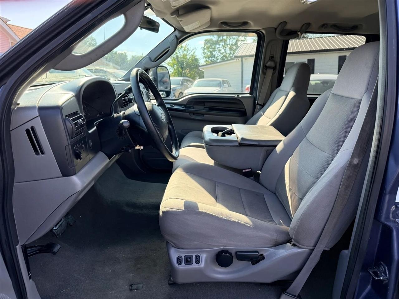 Ford F-350 SD XLT Crew Cab 2WD 2005
