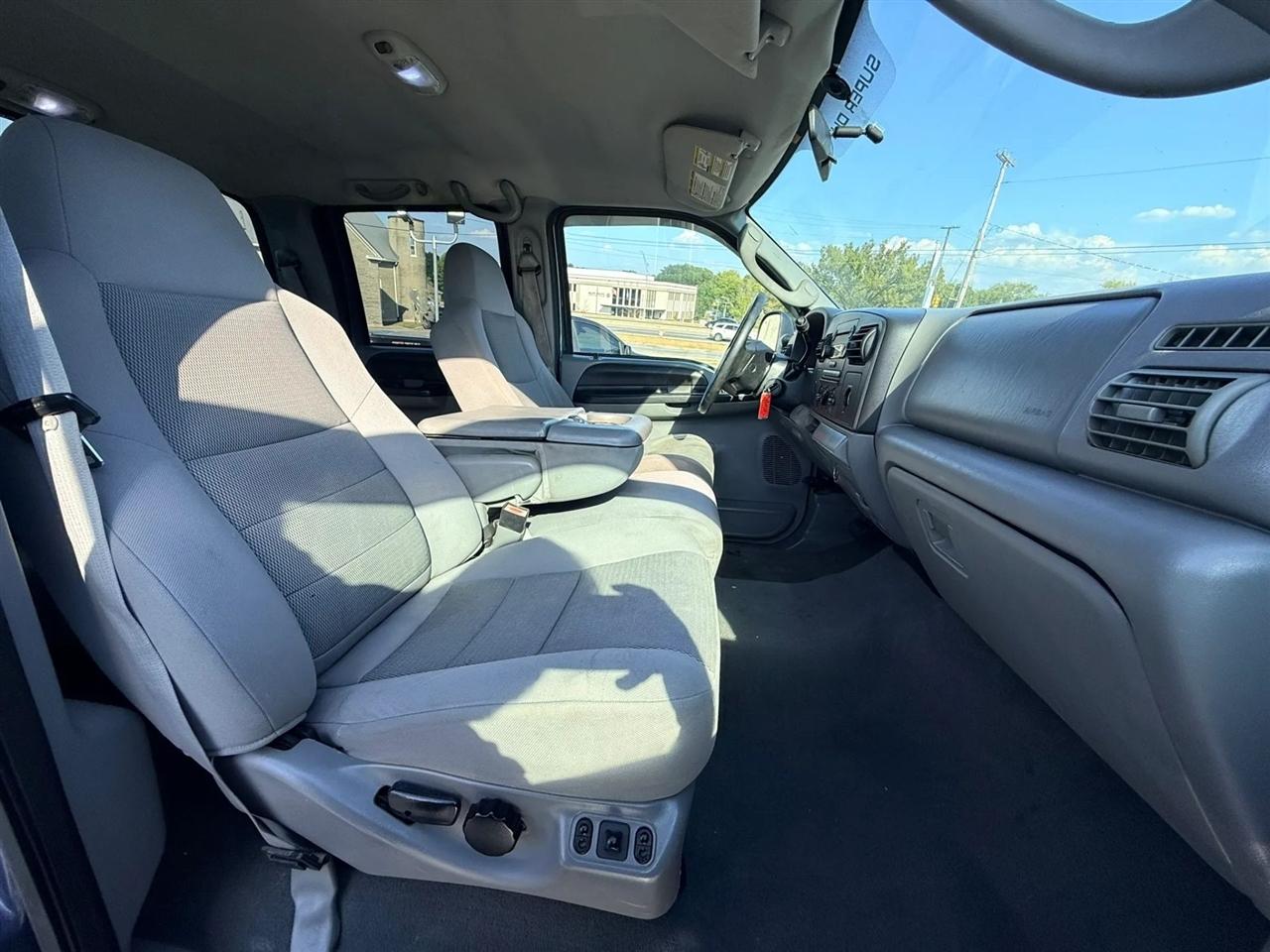 Ford F-350 SD XLT Crew Cab 2WD 2005