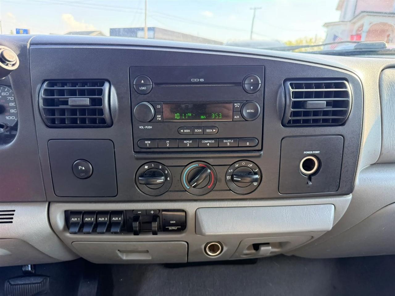 Ford F-350 SD XLT Crew Cab 2WD 2005