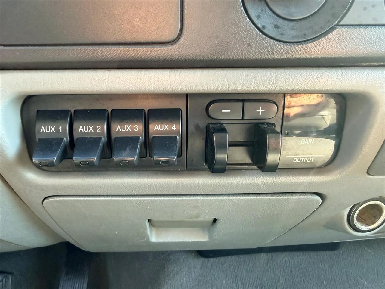 Ford F-350 SD XLT Crew Cab 2WD 2005