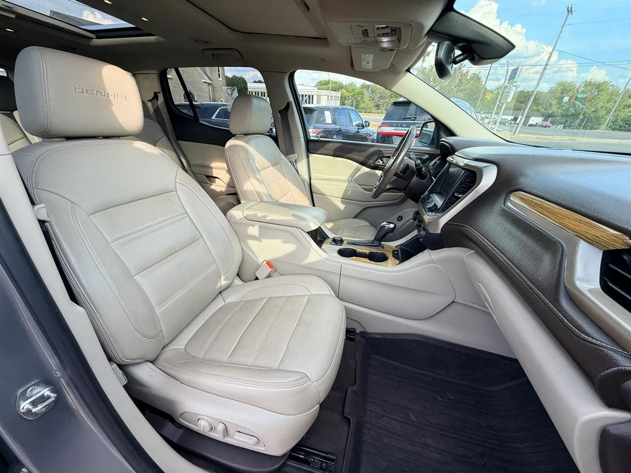 GMC Acadia Denali AWD 2019