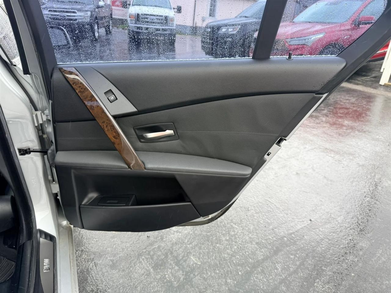 BMW 5-Series 525i 2005