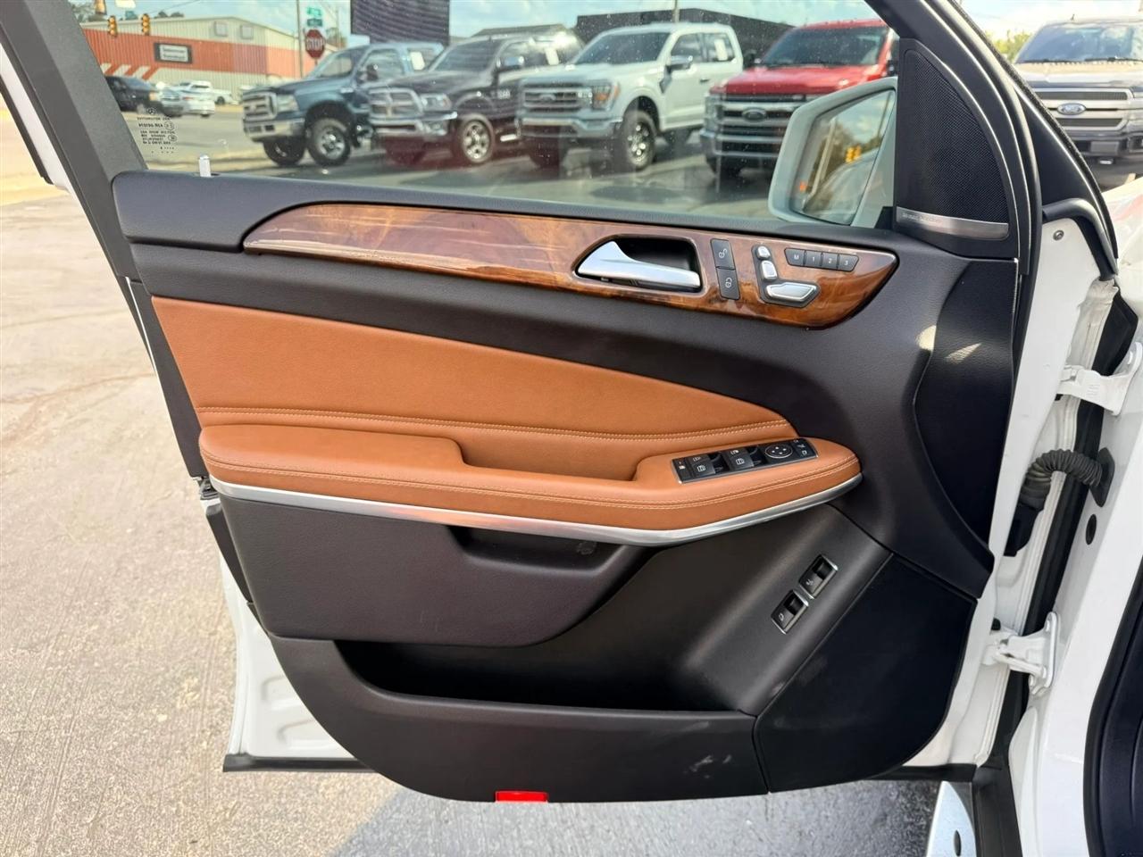 Mercedes-Benz GLS-Class photo 19