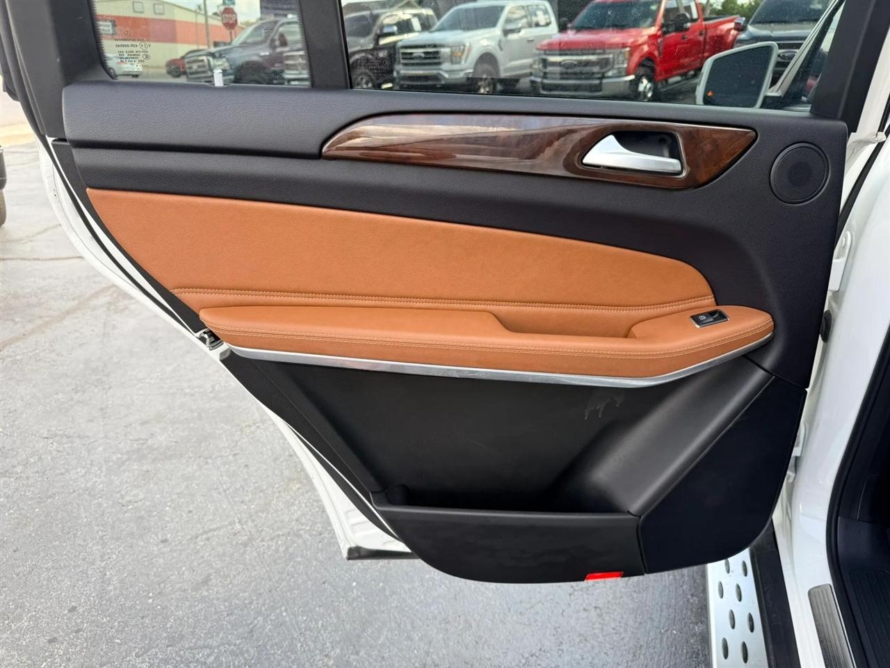 Mercedes-Benz GLS-Class photo 22