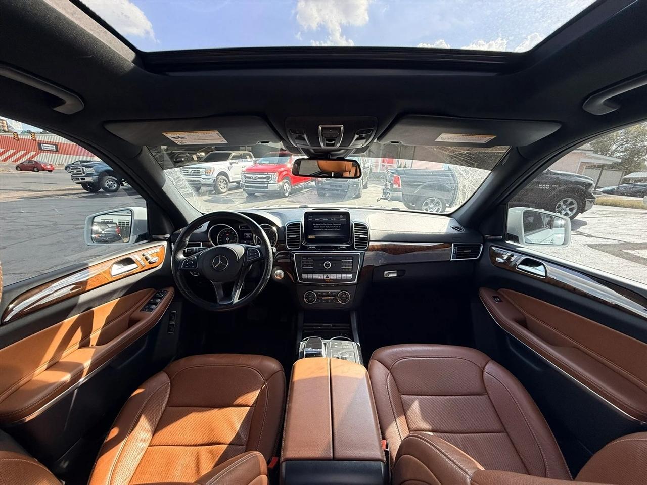 Mercedes-Benz GLS-Class photo 38