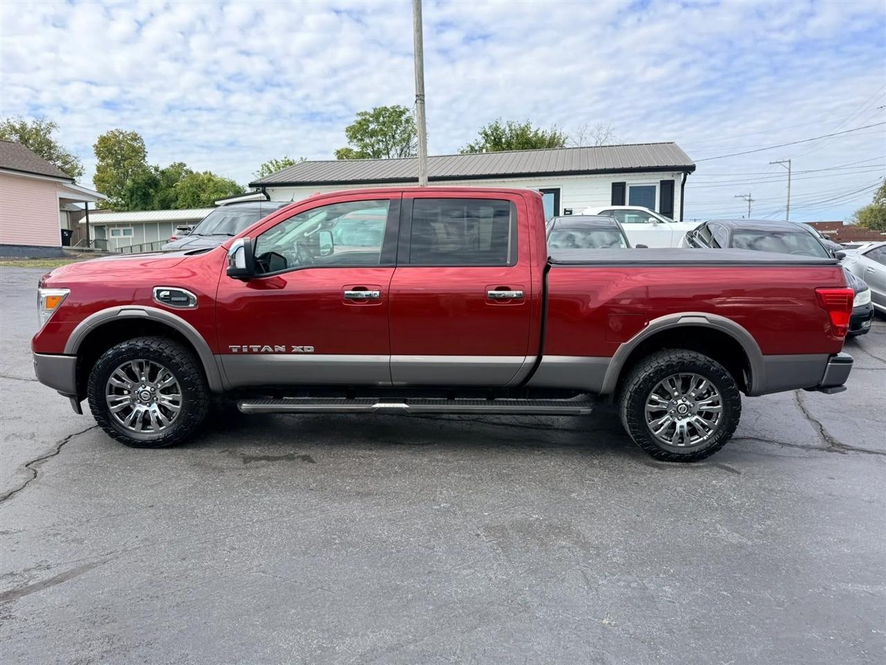 Nissan Titan photo 2