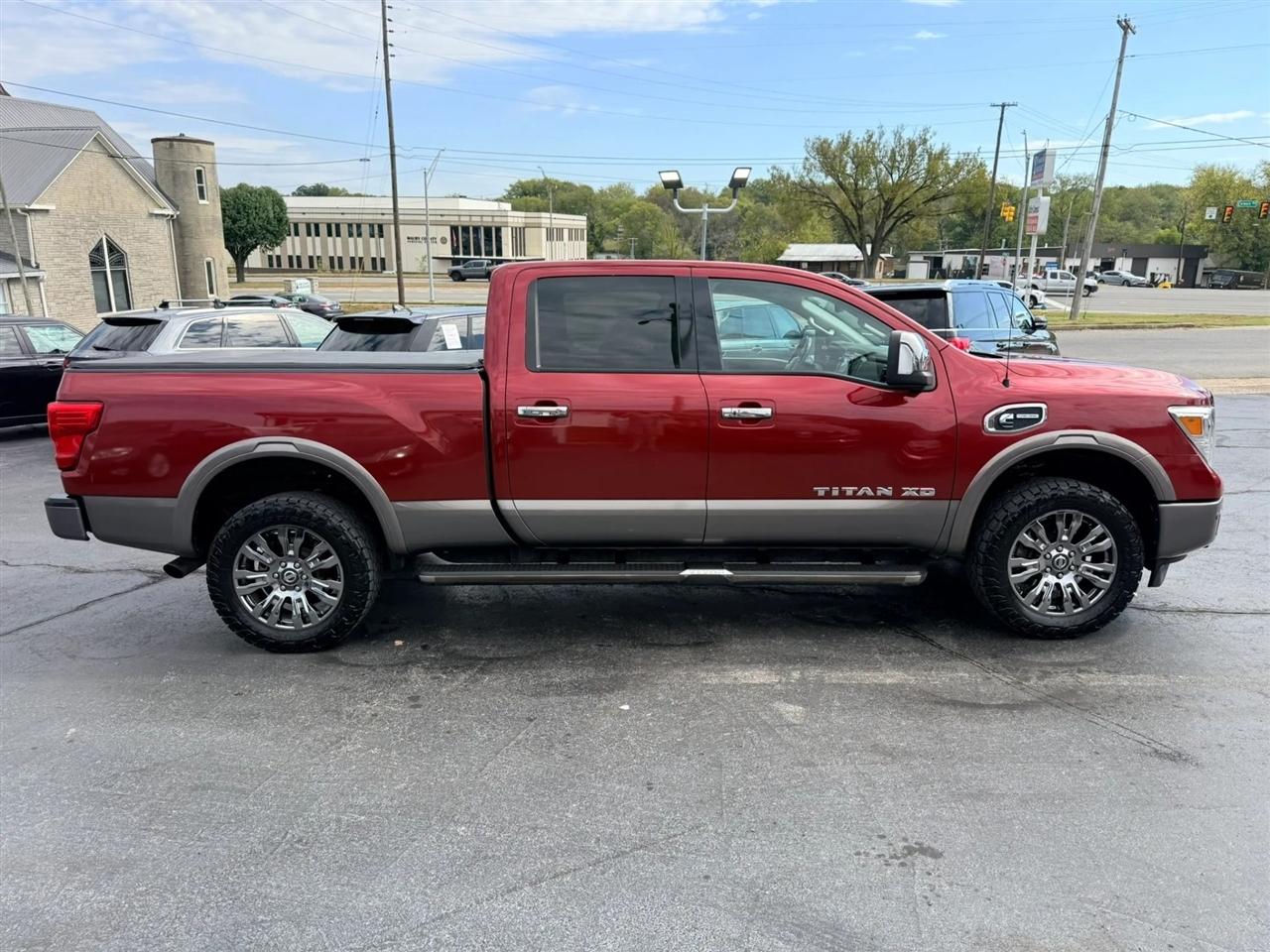 Nissan Titan photo 6