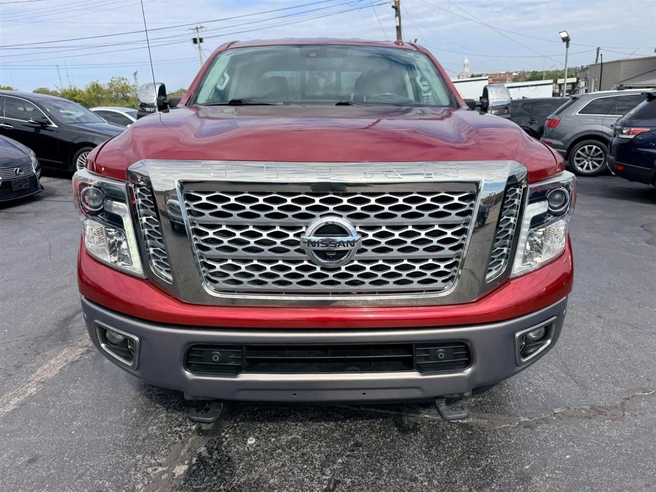 Nissan Titan photo 8